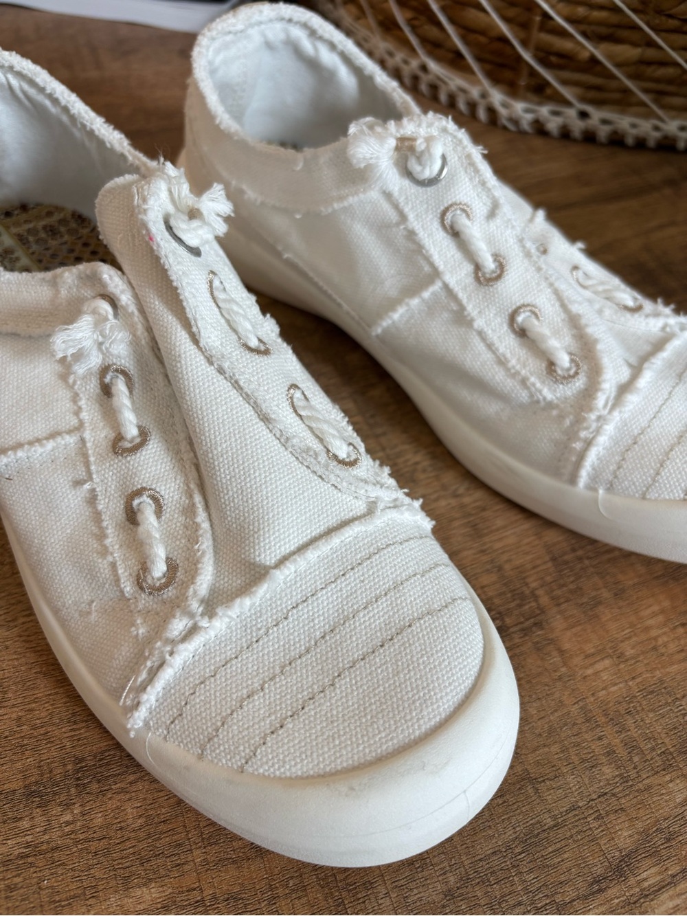 Blowfish Malibu Beachside Slip-on sneaker shoe, White, Size 8.5